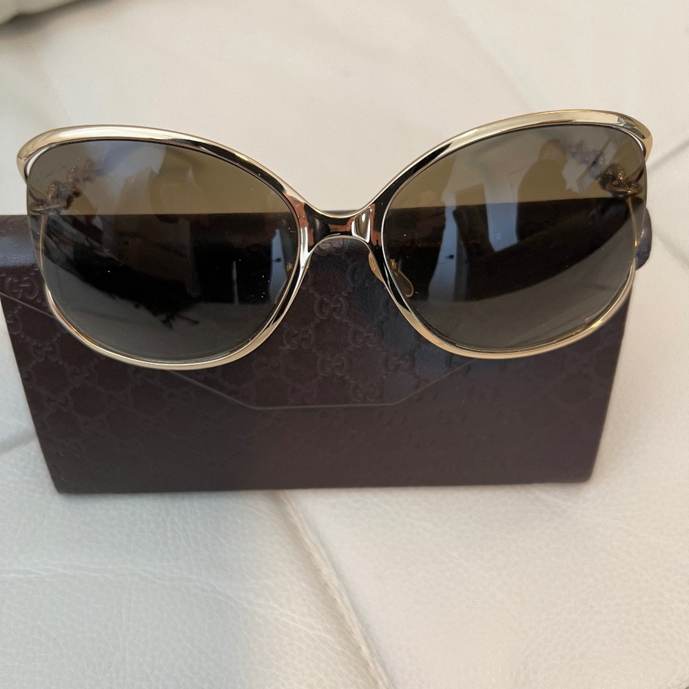 Gucci Gold Chain studded link Sunglasses.....